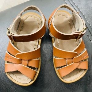 Saltwater toddler sandals size 5